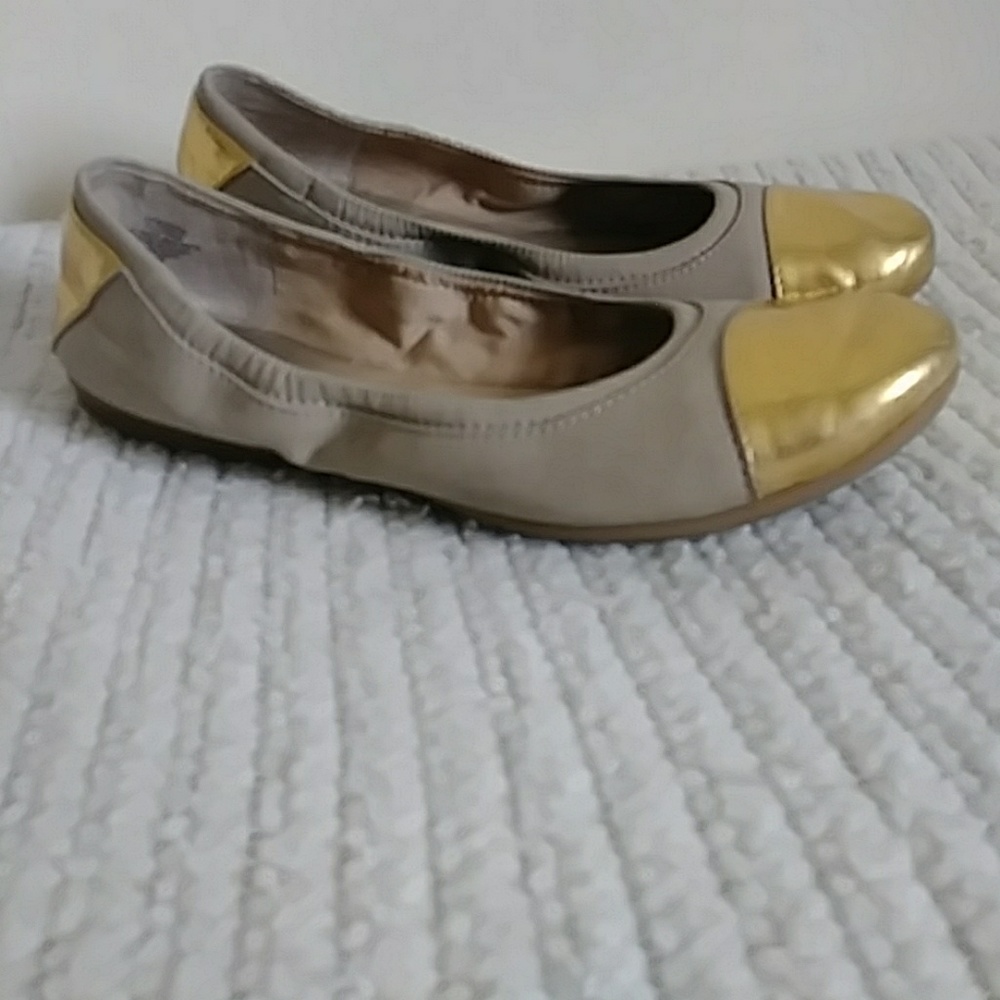 Tan gold tip flats